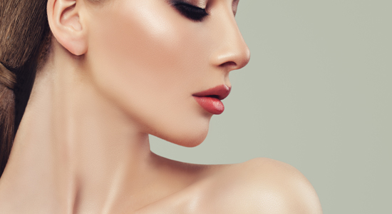 鼻を高くする隆鼻術